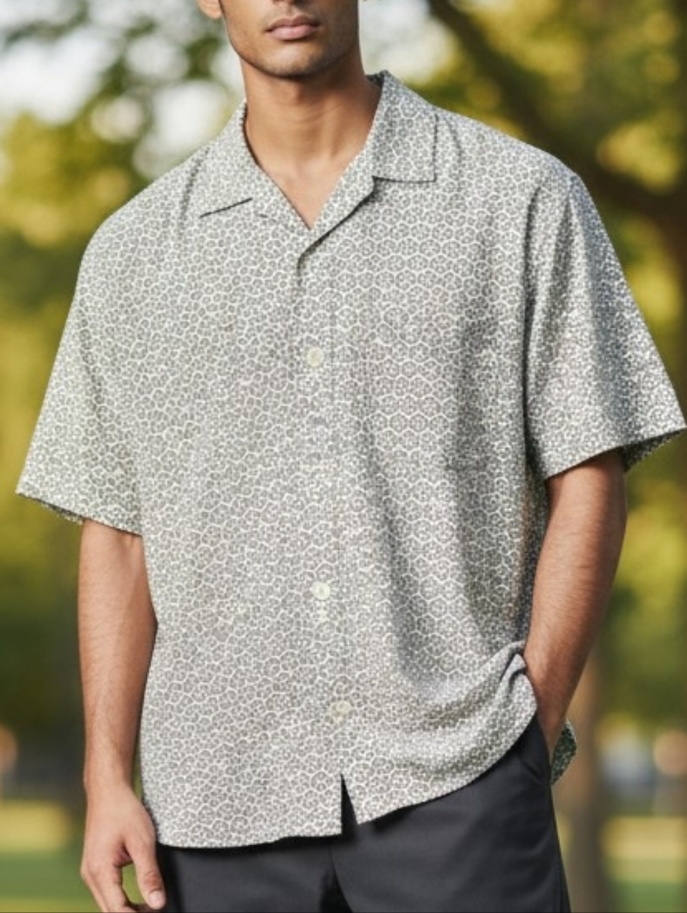 Goodfellows Men's Short-Sleeve Button-Up Shirt in White Geometric Print Small